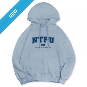 【預購至12/8，12/22陸續出貨】NTPU冬日輕甜系落肩帽T_冰霜藍