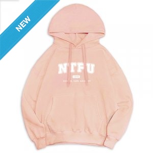 【預購至11/17，11/30陸續出貨】NTPU冬日輕甜系落肩帽T_微糖粉