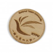 【絕版出清，售完不補】NTPU校徽臺灣檜木杯墊