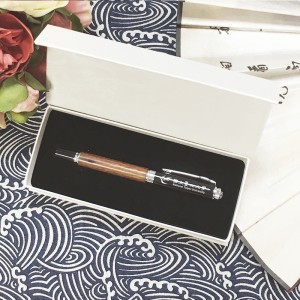 【團購商品,10個起做】NTPU曜石黑鋼琴烤漆紅木鋼珠筆禮盒