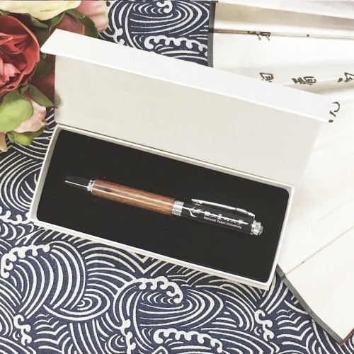 【團購商品,10個起做】NTPU曜石黑鋼琴烤漆紅木鋼珠筆禮盒 【團購商品,10個起做】NTPU曜石黑鋼琴烤漆紅木鋼珠筆禮盒