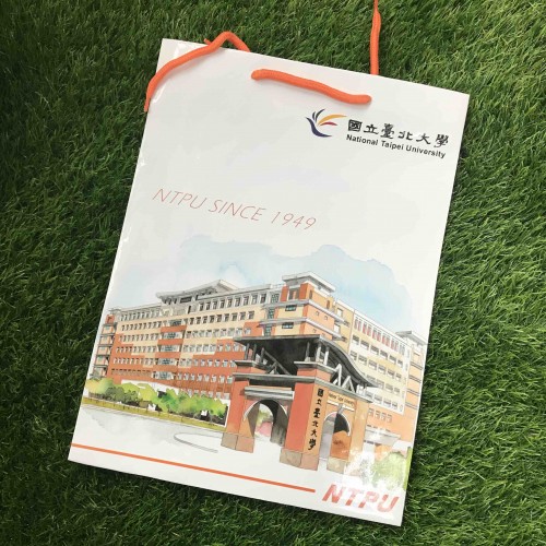 【絕版出清,售完不補】NTPU手提紙袋 【絕版出清,售完不補】NTPU手提紙袋